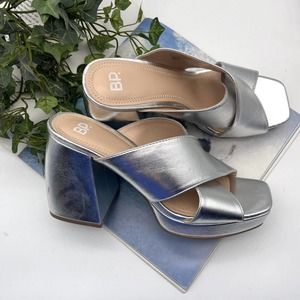 BP Dalton Sandal Silver Curved Block Heel Shoes size 8
